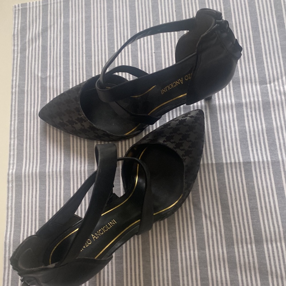Nice cross strap pump! - Picture 2 of 2